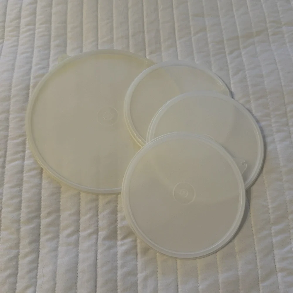 Lot‎ Of Random Tupperware Lids And Plate Various Sizes 5 Pieces